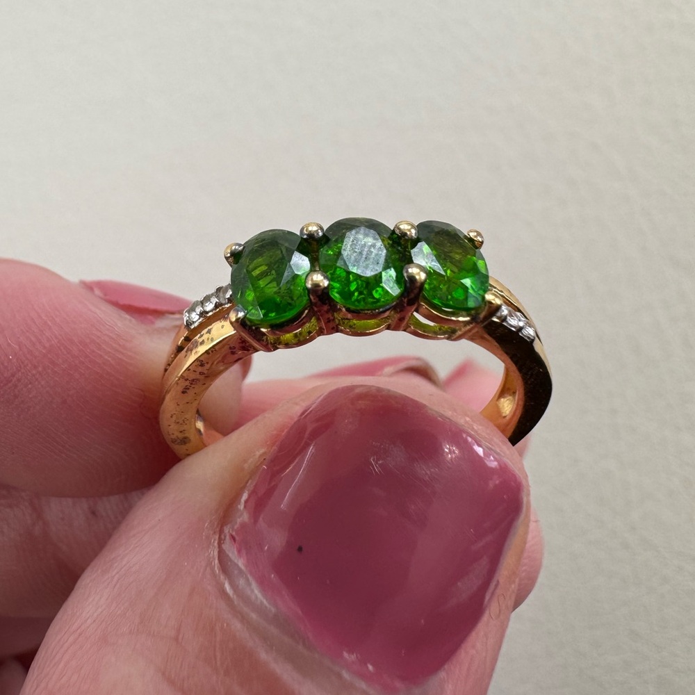 Elegant Green Emerald Ring